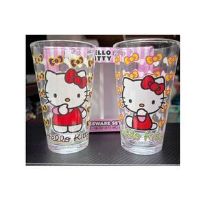 Hello Kitty Classic Bow Design 16-Ounce Pint‎ Glasses | Set of 2 Purple Yellow
